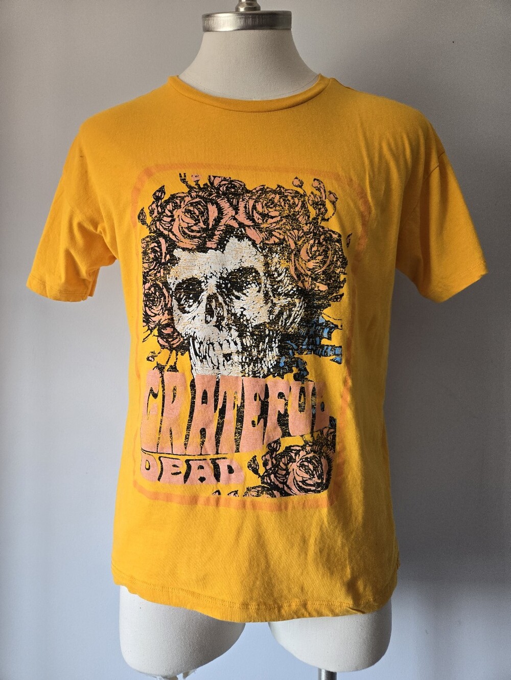 Grateful Dead Yellow Bertha Floral Skull Short Sleeve Tee. Size M